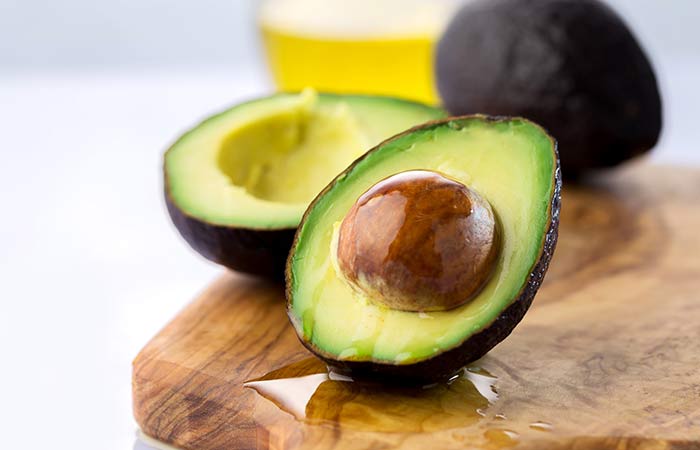 9. Avocado And Green Tea Face Pack For Dry Skin