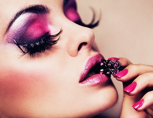 36741-Pink-And-Purple-Makeup